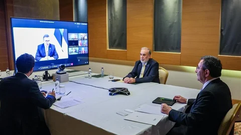Cumhurbaşkanı Yardımcısı Yılmaz Hürmüz Boğazı Toplantısında
