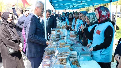 Düzce'de Hayır Çarşısı Açıldı