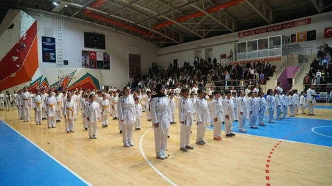 Muş'ta Karatecilerden Anlamlı Sürpriz