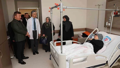 Erzincan'da Vali Hastaları Ziyaret Etti