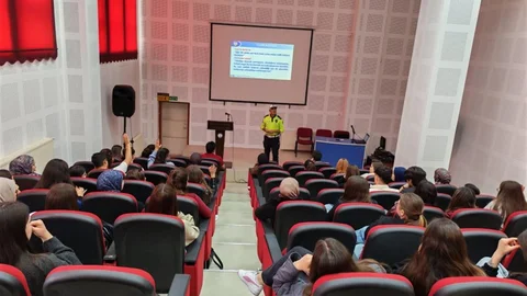 Kütahya'da Trafik Kuralları Konferansı Düzenlendi