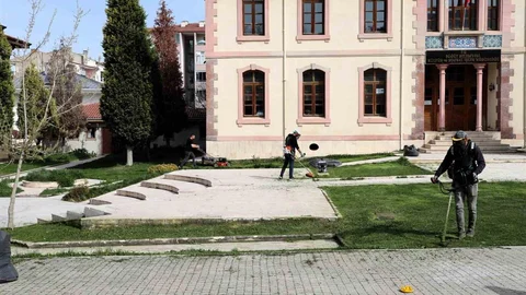 Bilecik'te Çim Biçme Çalışmaları Başladı