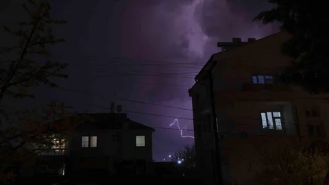 Karaman'da Gök Gürültüsü ve Şimşekler