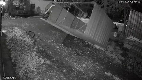 Hatay'da Kuvvetli Fırtına Tavuk Kümesini Uçurdu