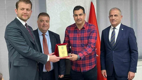 Yılın En İyi Taksicisi İzmir'de Ödüllendirildi