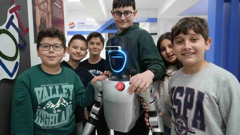 Türkiye'nin İlk Nüfus Robotu Göreve Başladı
