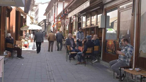 Ölen Müşterilerin Hatıraları Duvarlarda Yaşıyor