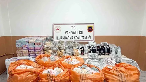 Van'da Gümrük Kaçağı Malzeme Ele Geçirildi