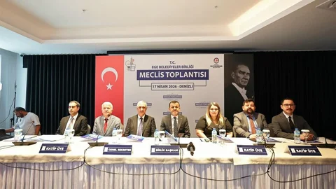 Ege Belediyeler Birliği’nde Başkan Çavuşoğlu Güven Tazeledi