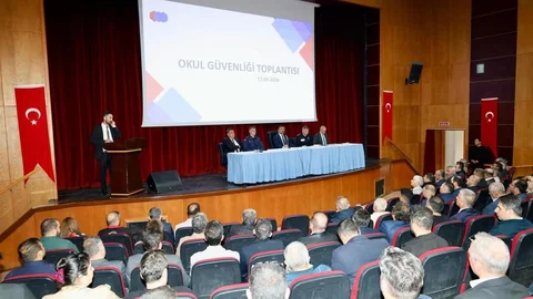 Kahta’da Okul Güvenliği Toplantısı Yapıldı