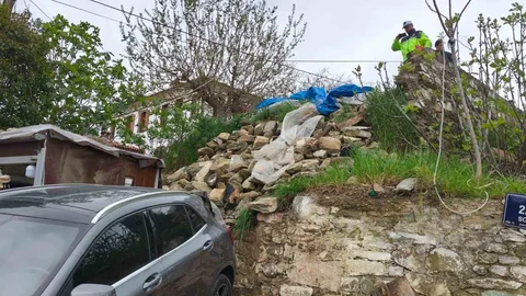 İzmir'de Otomobil Tezgaha Uçtu