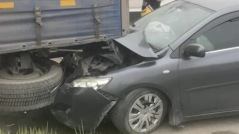 Otomobil Tıra Çarptı, 5 Yaralı