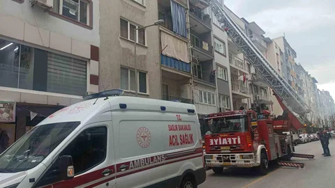 Aydın'da Genç Kırık Ayağıyla Merdivenlerden İndi