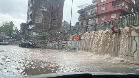 Kahramanmaraş'ta Sağanak Yağış Etkili Oldu