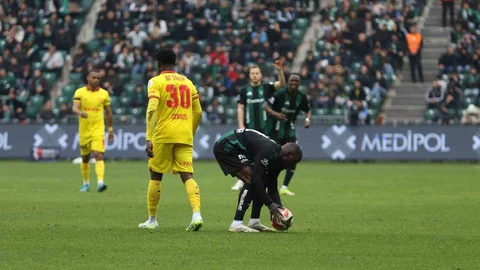 Kocaeli'de Kocaelispor ve Göztepe Beraberlik Elde Etti
