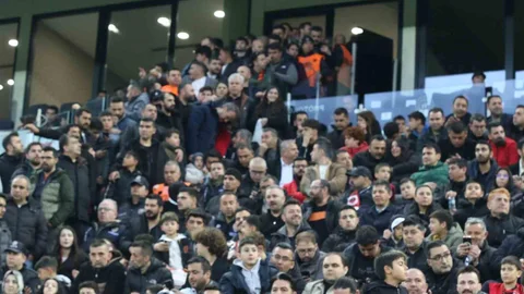 Gençlerbirliği - Galatasaray Maçında İzdiham Yaşandı