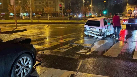 Kayseri'de Alkollü Sürücü Kaza Yaptı