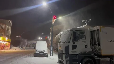 Karayazı'da Kar ve Tipi Etkili