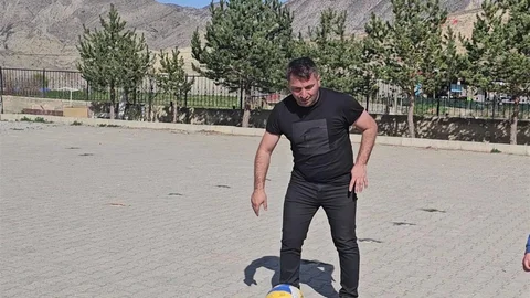 Erzurum'da Okul Müdürü Basket Attı