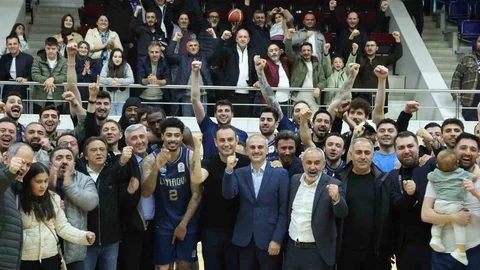 Çayırova Belediyesi Basketbol Takımı Şampiyon Oldu