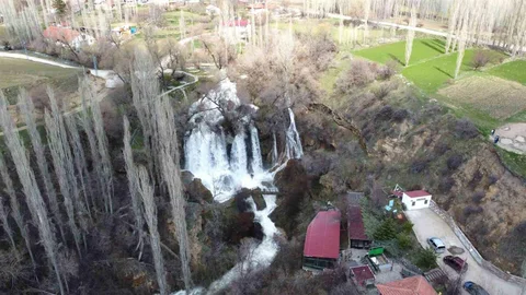 Sivas'ta Sızır Şelalesi Coştu