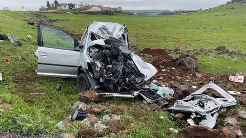 Siverek’te Tır ve Hafif Ticari Araç Çarpıştı