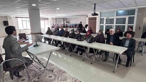 Bozkır'da Hac Yolcuları İçin Eğitim Semineri