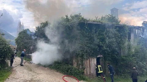 Kastamonu'da Metruk Bina Yangını