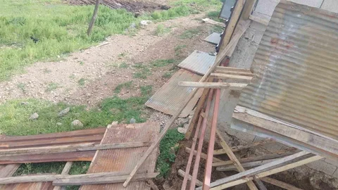 Osmaniye'de Fırtına Ahır Çatısını Uçurdu