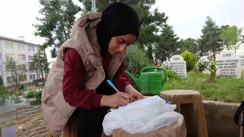 Kahramanmaraş'ta Mezarlıkta Duygusal Notlar