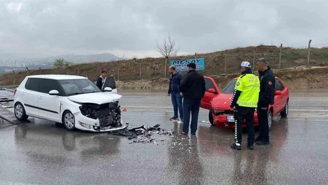 Elazığ'da Trafik Kazası: 3 Yaralı