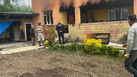 İki Katlı Evde Yangın Çıktı