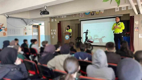 Kemah'ta Trafik Eğitimi Düzenlendi