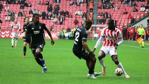 Samsunspor ve Beşiktaş Maçında İlk Yarısı Golsüz Geçti