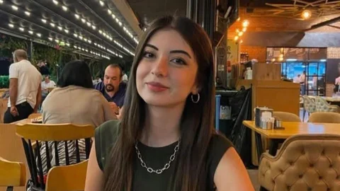 İzmir'de Alev Alan Araçta Doktor Hayatını Kaybetti