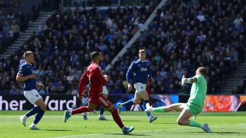 Liverpool Merseyside Derbisinde Galip Geldi