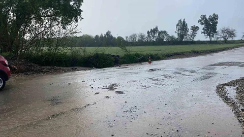 Düziçi'nde Şiddetli Yağış Etkili Oldu