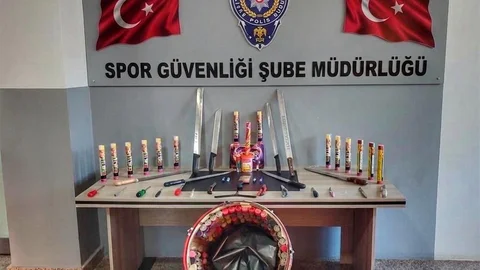 Kocaeli'de Deplasman Otobüsünde Silahlar Ele Geçirildi