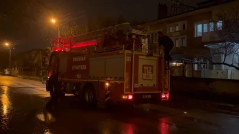 Erzincan'da Mahsur Kalan Kedi Kurtarıldı