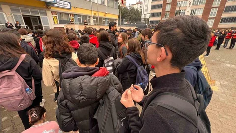 Kahramanmaraş'ta Öğrenciler Anma Töreni Düzenledi