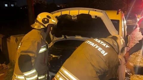 Defne'de Araç Yangını Meydana Geldi