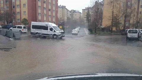 Hakkari'de Şiddetli Yağışlar Devam Ediyor