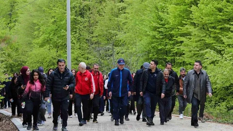 Düzce'de Gençlerle Doğa Yürüyüşü