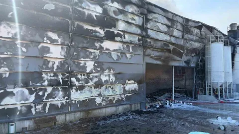 Ankara'da Boya Fabrikasında Yangın Çıktı