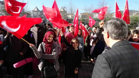 Yeni Haftaya Vatan ve Bayrak Temasıyla Başlandı
