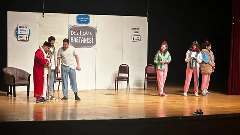 Kütahya'da "Keçileri Kaçırıyorum" Tiyatro Oyunu