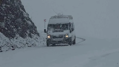Hizan-Bahçesaray Yolunda Kar Yağışı Etkili Oluyor