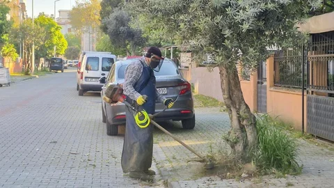Efeler'de Bahar Temizliği Çalışmaları Devam Ediyor