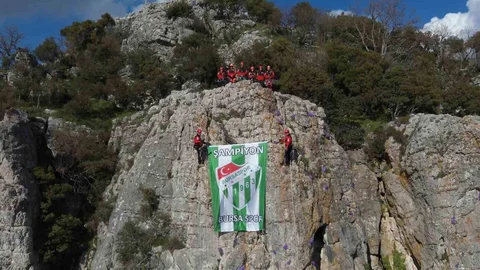 Bursa'da Kurtarma Ekipleri Zirvede Bursaspor Bayrağını Dalgalandırdı