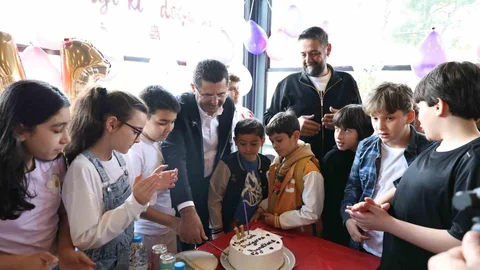 Çekmeköy'de Öğretmene Doğum Günü Sürprizi